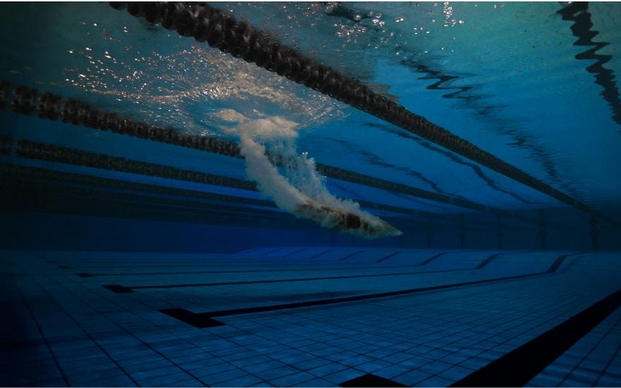 Mollie O'Callaghan Diving into Pool